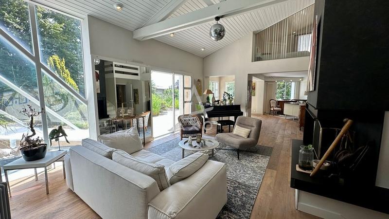 Maison - 233 m² - 7 pièces