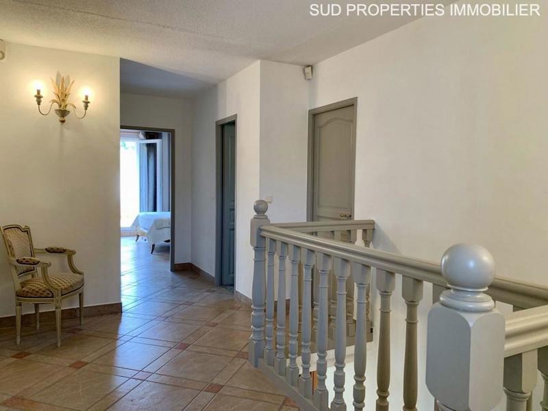Propriété - 297 m² - 7 pièces