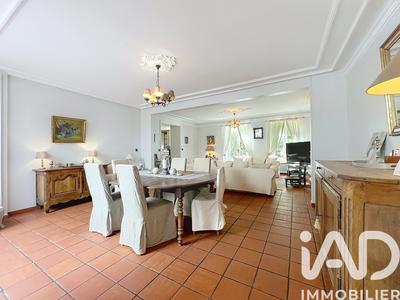 Maison - 290 m² - 8 pièces