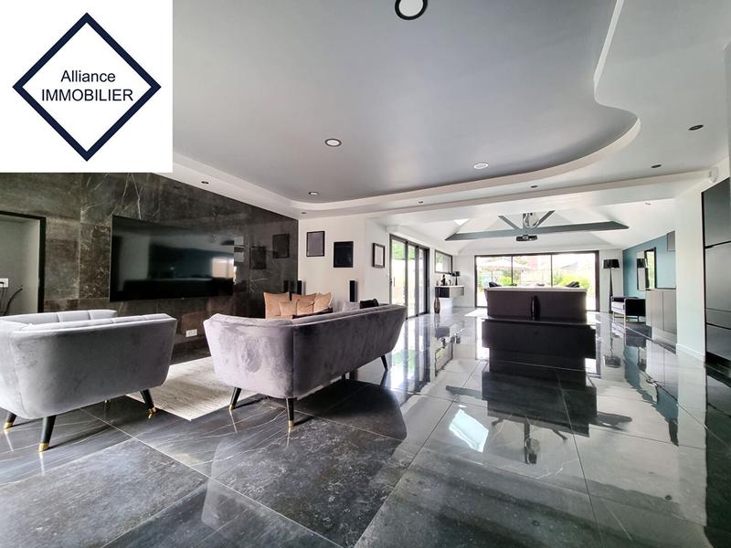 Maison - 198 m² - 6 pièces