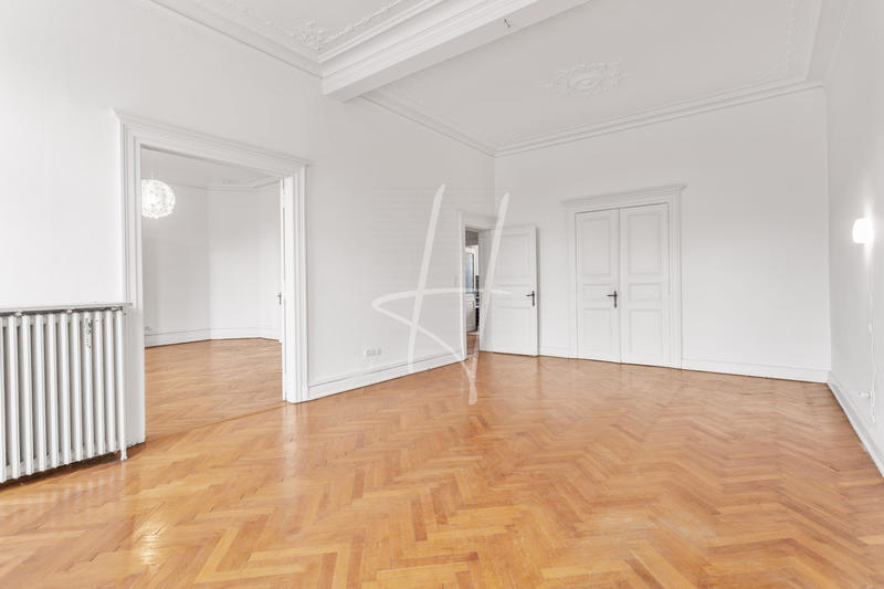 Appartement - 257 m² - 8 pièces