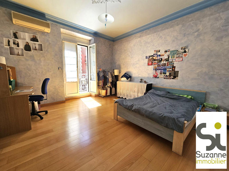 Appartement - 151 m² - 5 pièces