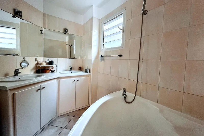 Appartement - 93 m² - 4 pièces