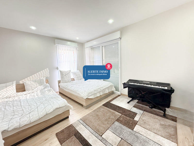 Maison - 208 m² - 10 pièces