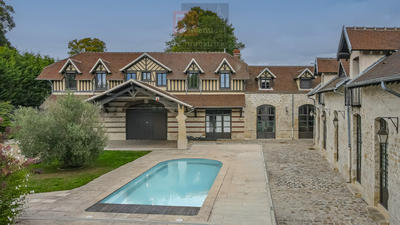 Maison - 335 m² - 12 pièces