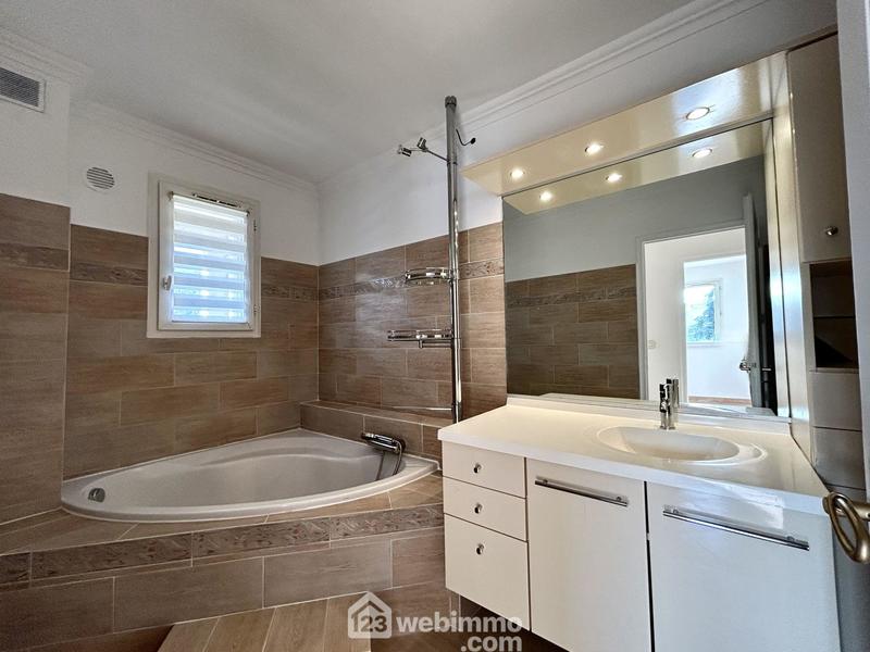 Appartement - 83 m² - 3 pièces