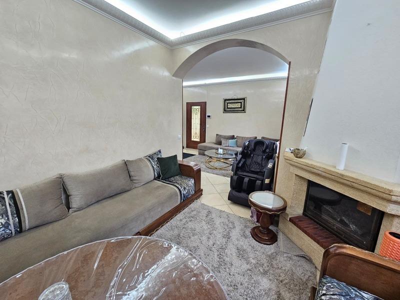 Maison - 270 m² - 15 pièces