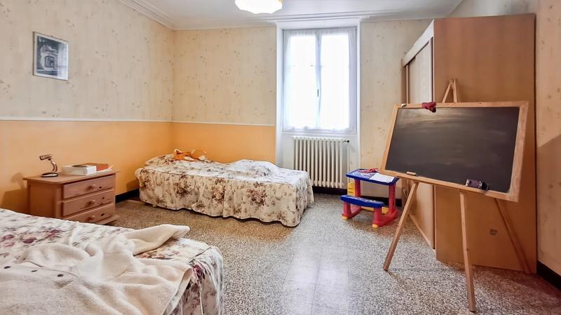 Maison - 223 m² - 9 pièces