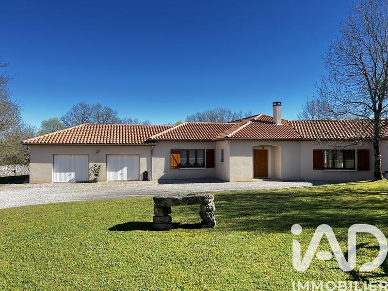 Maison - 280 m² - 6 pièces