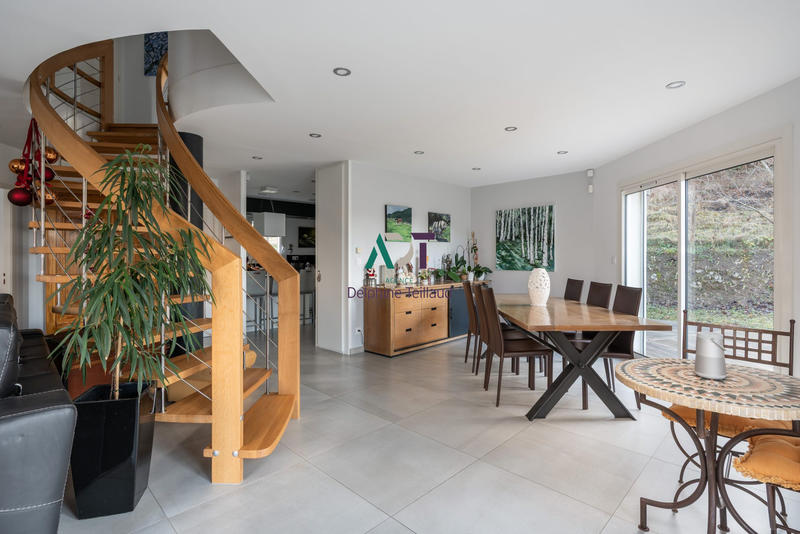 Maison - 158 m² - 6 pièces