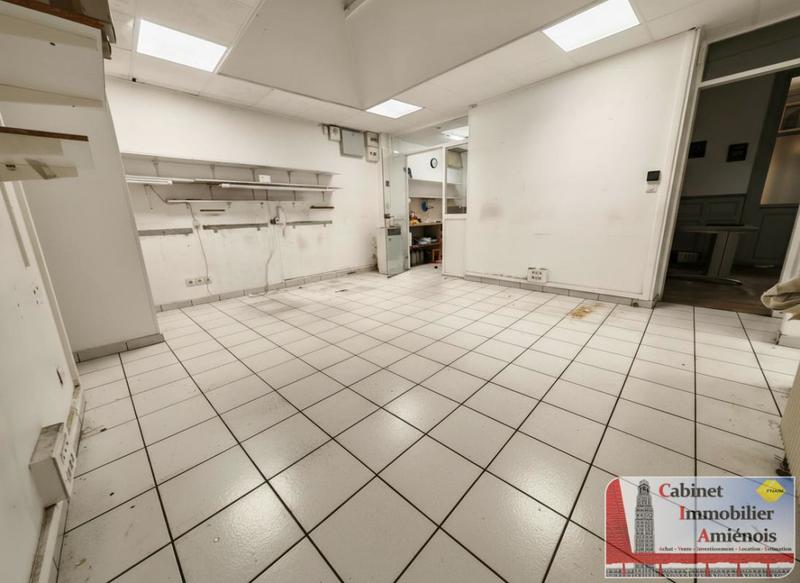 Local commercial - 83 m² - 1 pièce