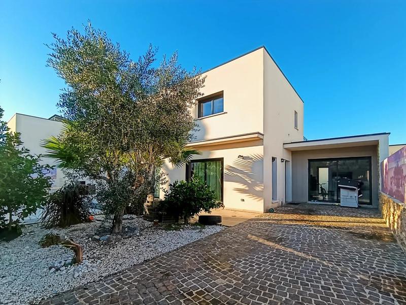 Maison - 157 m² - 7 pièces