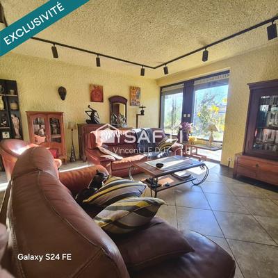 Villa - 201 m² - 10 pièces