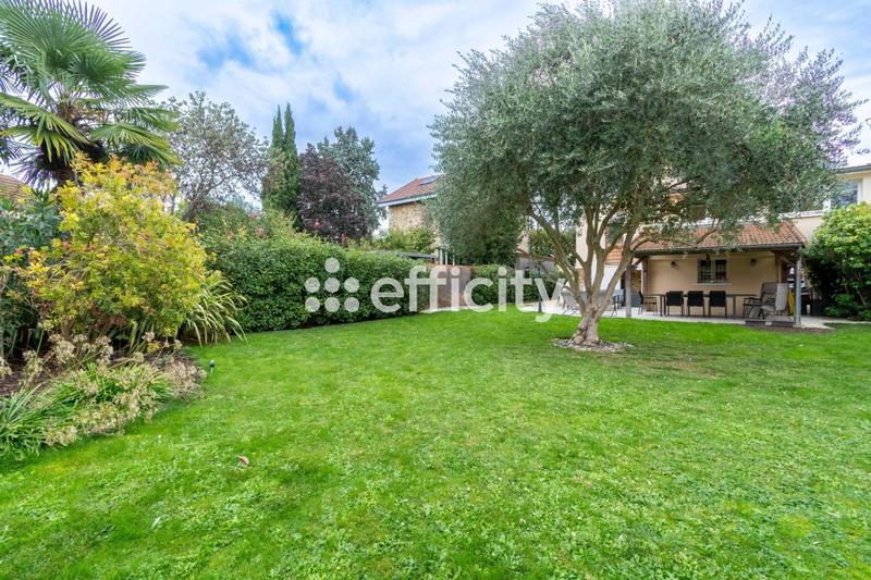 Maison - 137 m² - 6 pièces