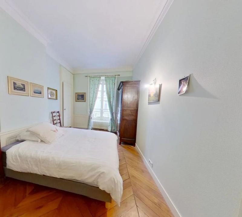 Appartement ancien - 188 m² - 5 pièces