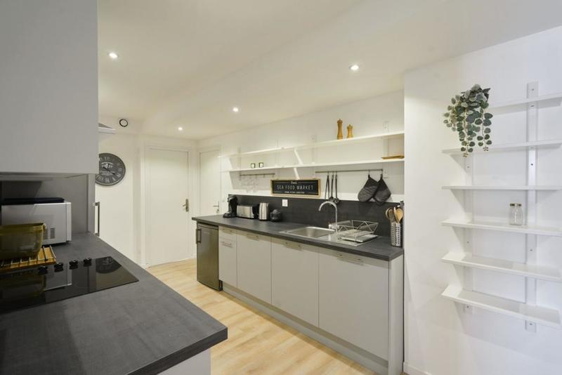 Appartement - 99 m² - 7 pièces