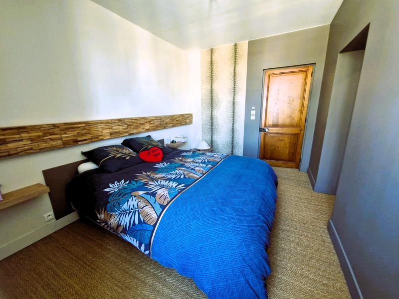 Maison - 220 m² - 9 pièces