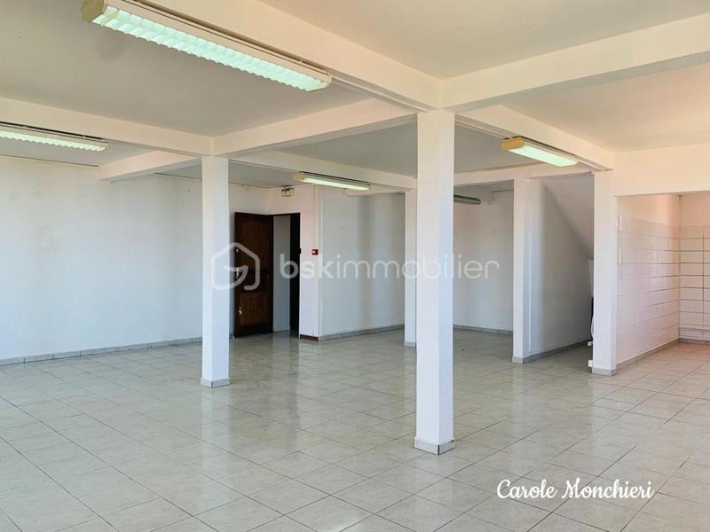 Local commercial - 108 m² - 1 pièce