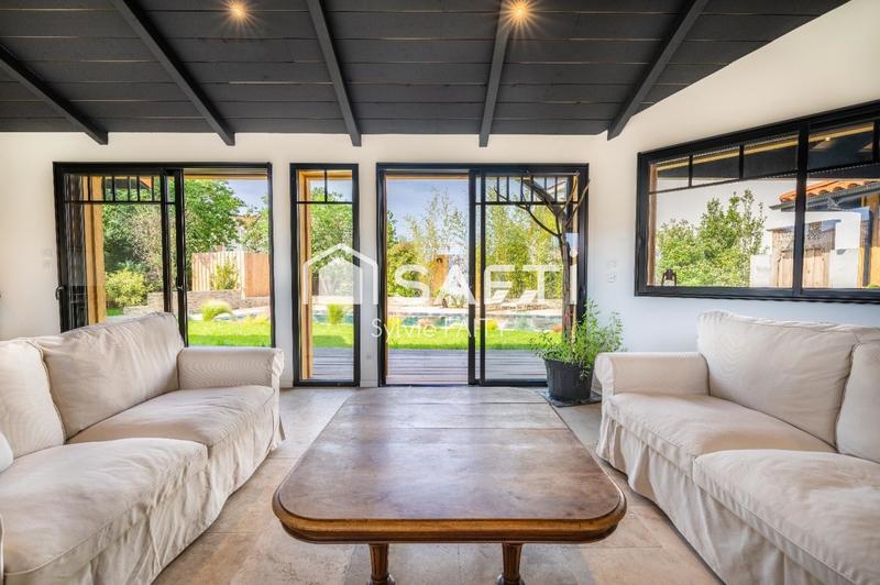 Maison - 310 m² - 8 pièces