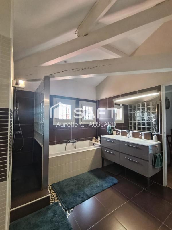 Maison - 220 m² - 7 pièces