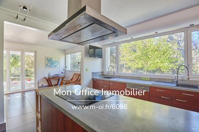 Villa - 240 m² - 6 pièces