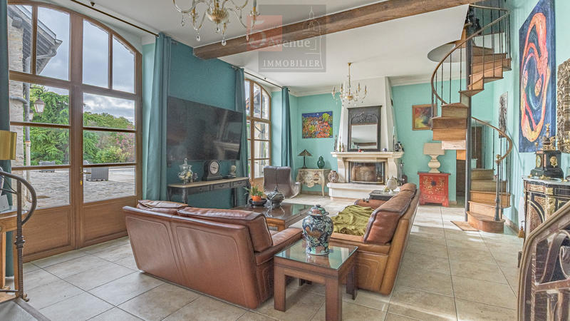 Maison - 335 m² - 12 pièces