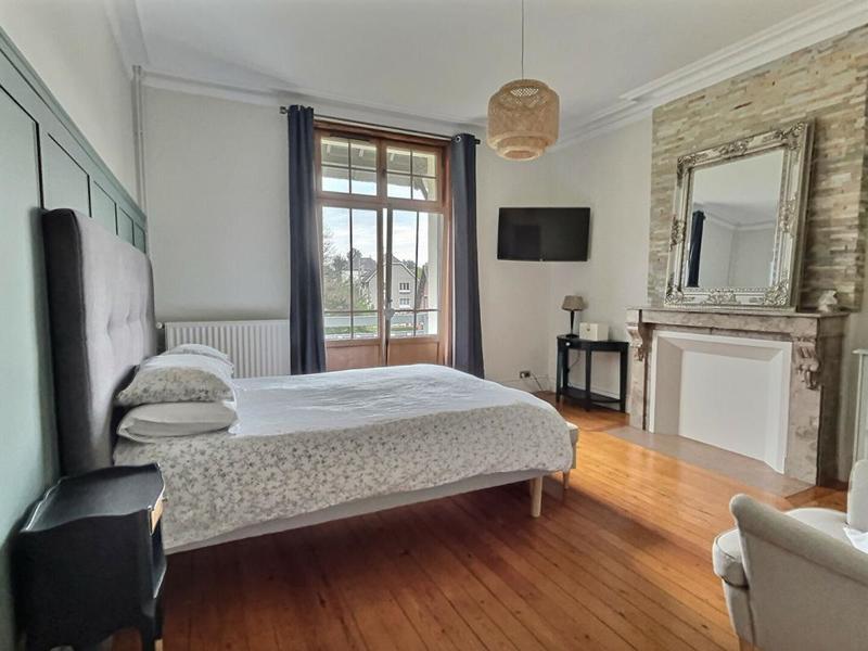 Propriété - 425 m² - 13 pièces