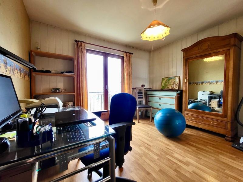 Maison - 241 m² - 9 pièces