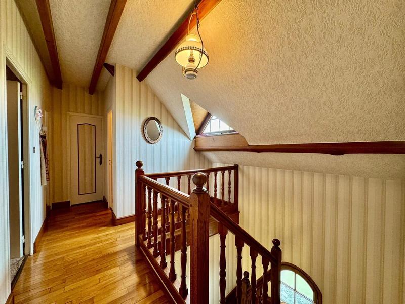 Maison - 254 m² - 9 pièces