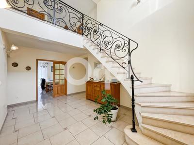 Maison - 300 m² - 7 pièces