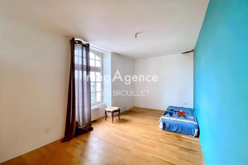 Maison - 202 m² - 8 pièces