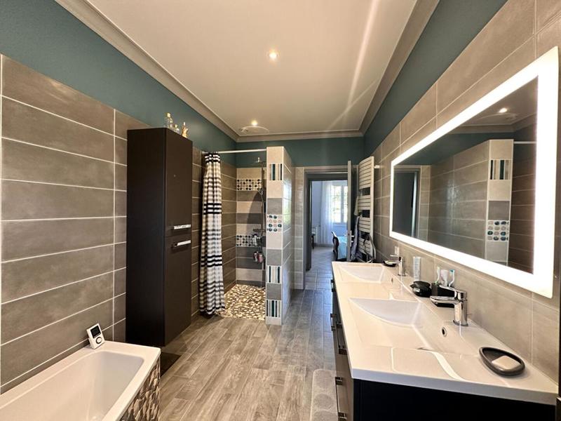 Maison - 180 m² - 6 pièces