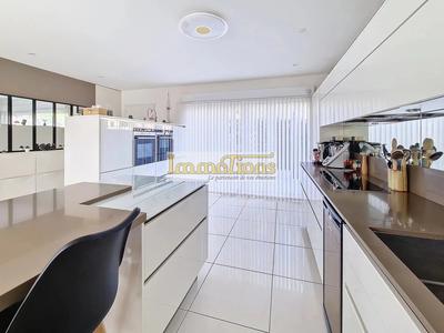 Maison - 166 m² - 6 pièces