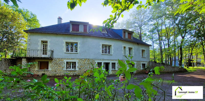 Maison - 235 m² - 8 pièces