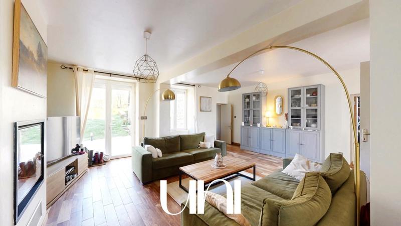 Maison - 226 m² - 7 pièces