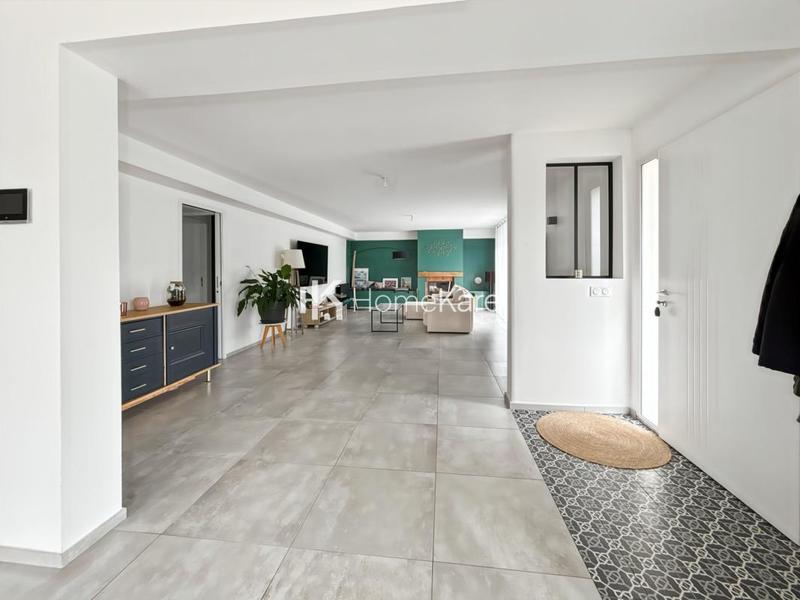 Maison - 211 m² - 6 pièces