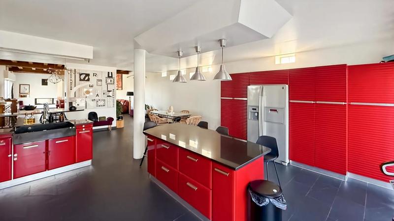 Maison - 370 m² - 8 pièces