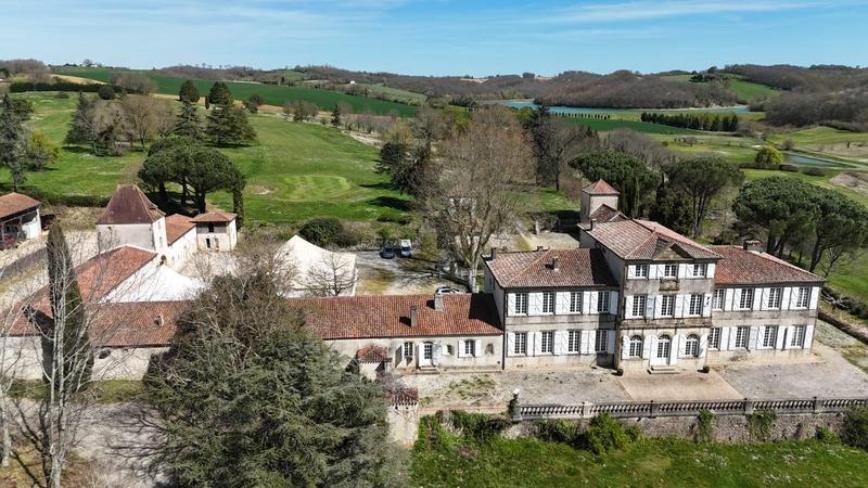 Château - 1 100 m² - 15 pièces
