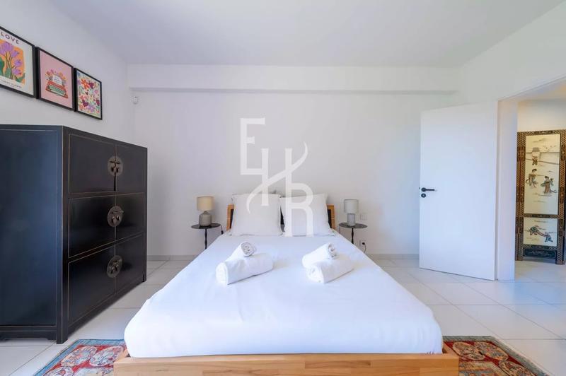 Villa - 416 m² - 6 pièces