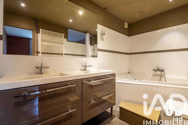 Maison - 280 m² - 13 pièces