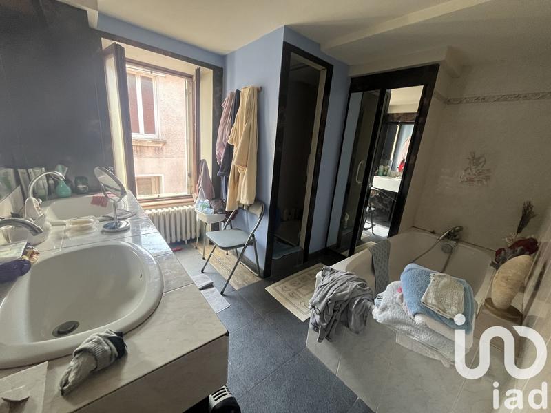 Maison - 235 m² - 7 pièces