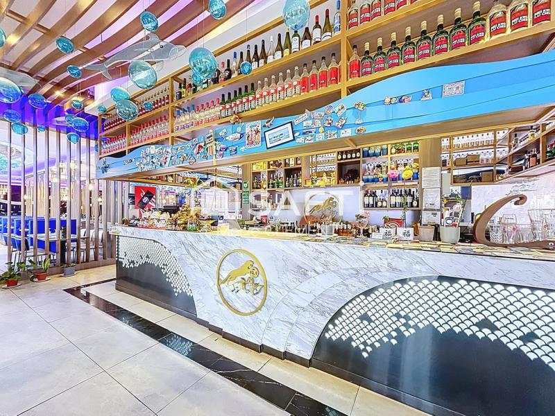 Local commercial - 1 220 m²