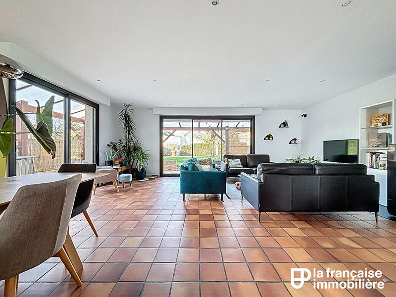 Maison - 218 m² - 8 pièces