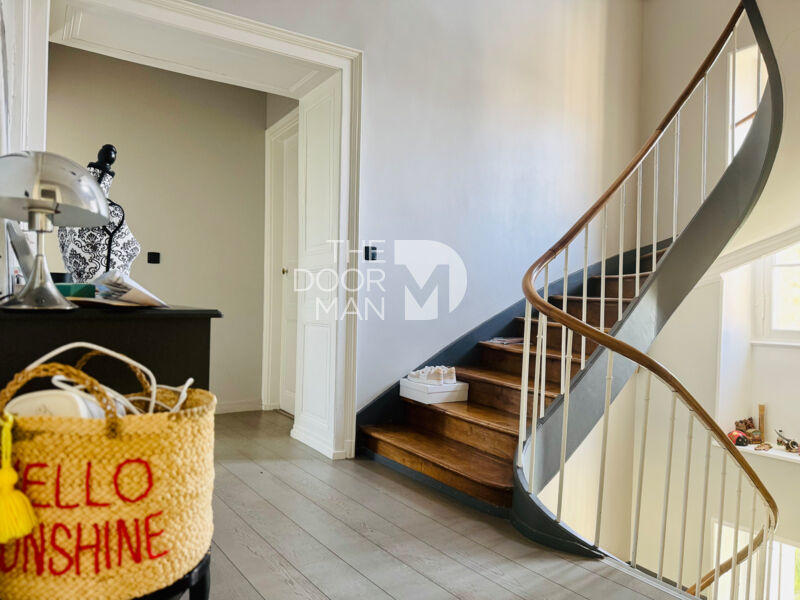 Maison de ville - 317 m² - 10 pièces