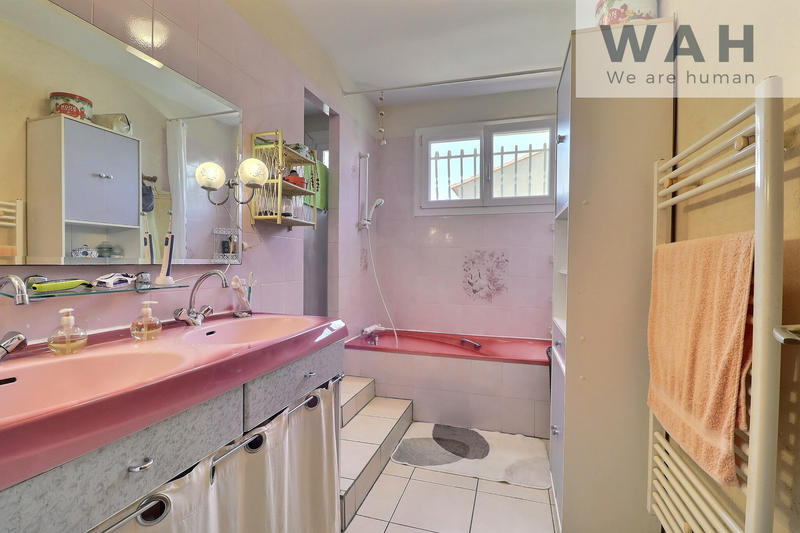 Maison - 195 m² - 8 pièces