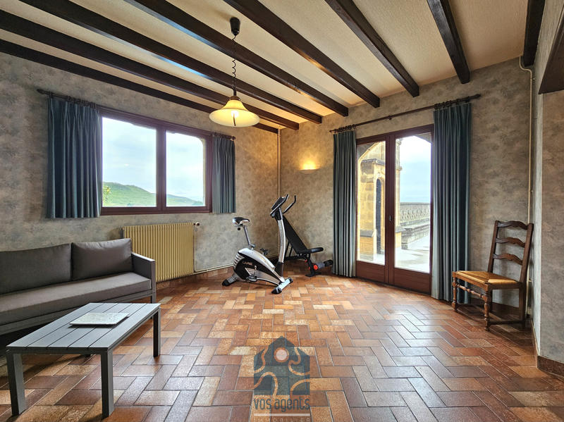 Maison - 218 m² - 7 pièces