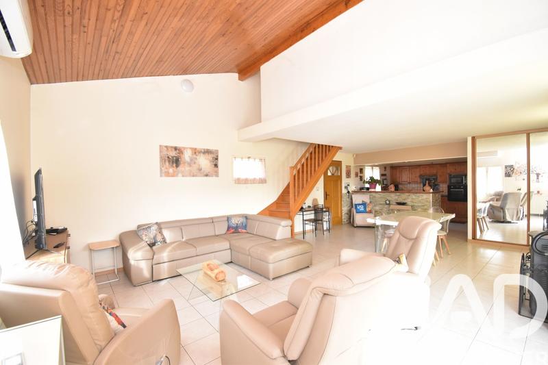 Maison - 212 m² - 8 pièces