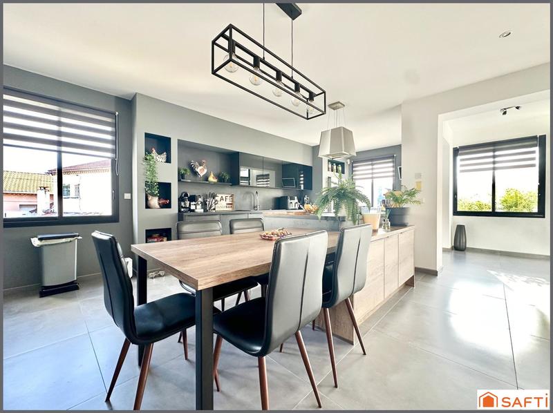 Maison - 212 m² - 8 pièces