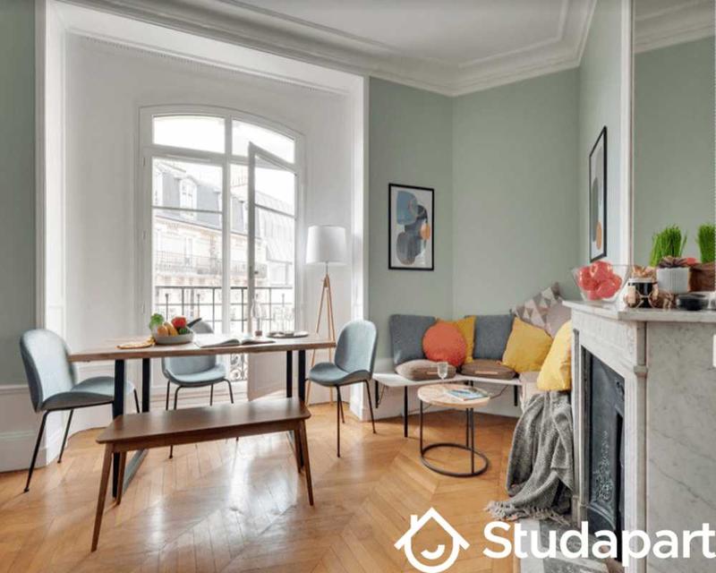 Chambre - 130 m² - 1 pièce