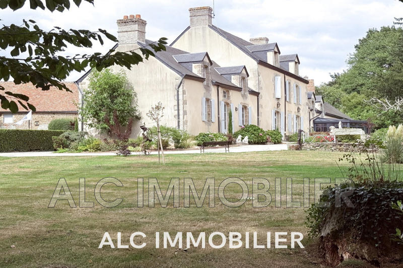 Propriété - 469 m² - 12 pièces